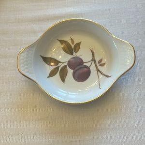 ROYAL WORCESTER EVESHAM GOLD Vintage individual augratin dish with tab handles.